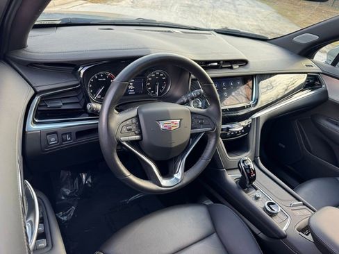 Certified 2025 Cadillac XT6 Premium Luxury image 4