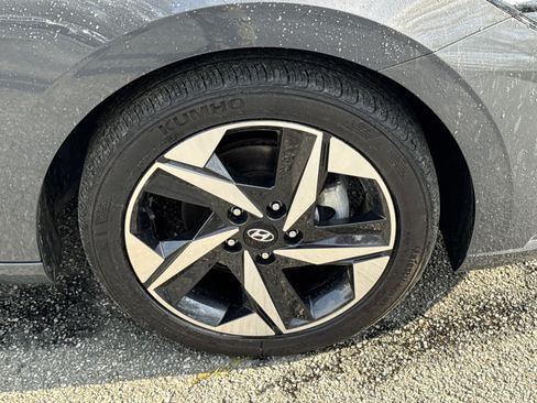 Used 2023 Hyundai Elantra Limited image 12