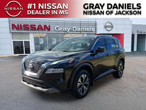 Used 2021 Nissan Rogue SV w/ Premium Package image 3