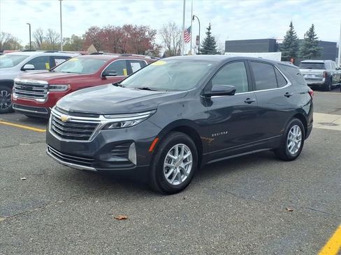 Used 2022 Chevrolet Equinox LT image 1