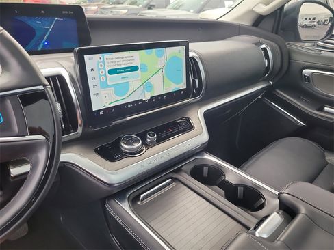 Used 2025 Ford Expedition Max Platinum image 24