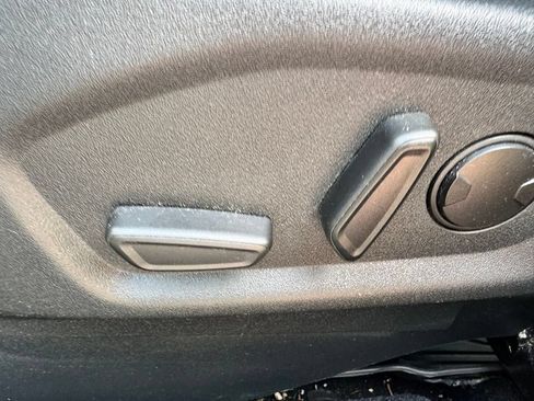 Used 2019 Ford Explorer XLT w/ Equipment Group 202A AWD/4WD image 15