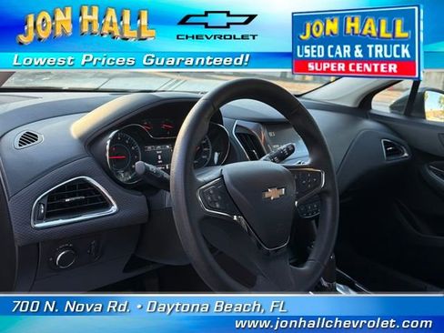 Used 2018 Chevrolet Cruze LT image 18