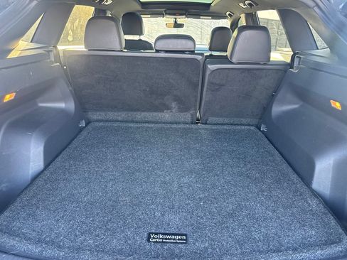 Used 2020 Volkswagen Atlas Cross Sport SE w/ Panoramic Sunroof Package FWD image 32
