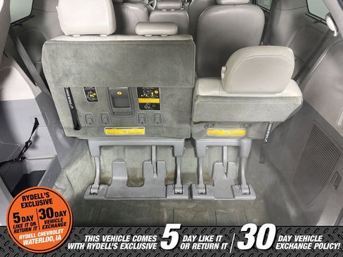 Used 2014 Toyota Sienna XLE image 25