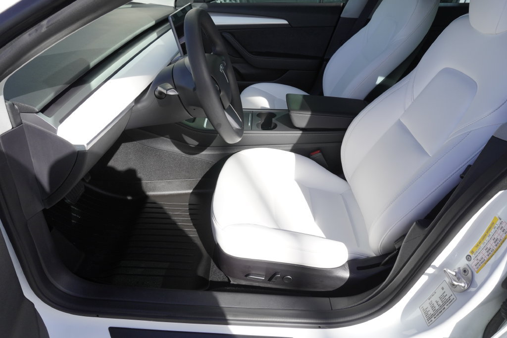Used 2022 Tesla Model 3 Long Range AWD/4WD image 18
