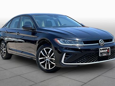 Used 2025 Volkswagen Jetta SE FWD image 3