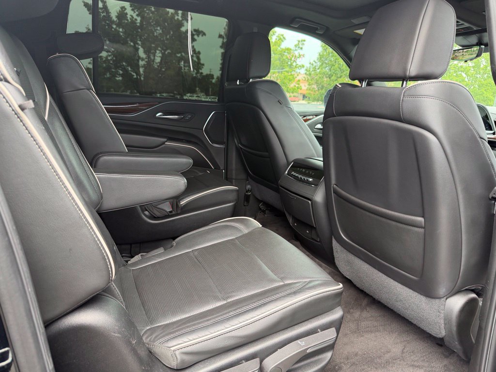 Used 2023 Cadillac Escalade ESV Premium Luxury AWD/4WD image 12