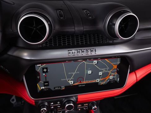 Used 2019 Ferrari Portofino RWD image 47