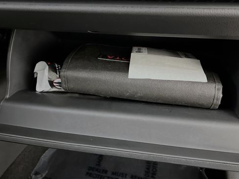 Used 2022 Toyota RAV4 LE image 34