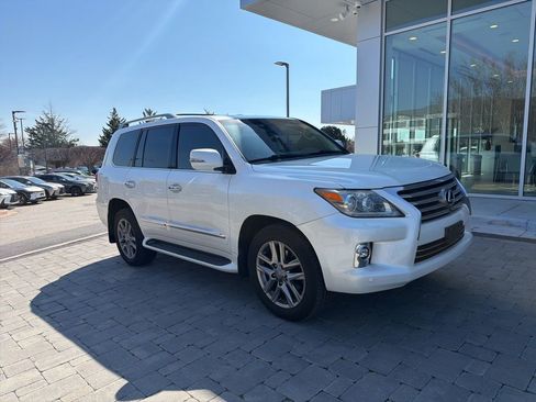 Used 2015 Lexus LX 570 4WD w/ Luxury Package image 2