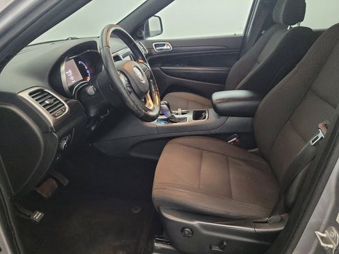 Used 2020 Jeep Grand Cherokee Laredo AWD/4WD image 17