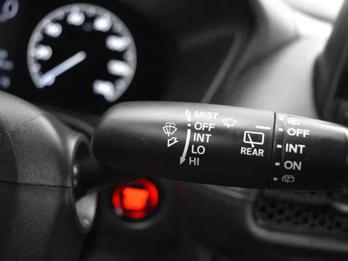 Used 2025 Honda HR-V LX image 25
