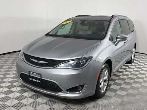 Used 2017 Chrysler Pacifica Limited FWD image 10