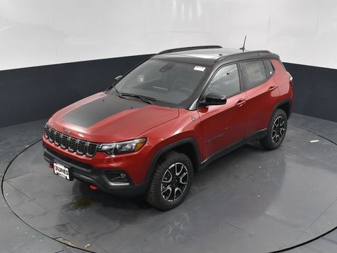 New 2026 Jeep Compass Trailhawk w/ Sun, Sound & Navigation Group AWD/4WD image 35