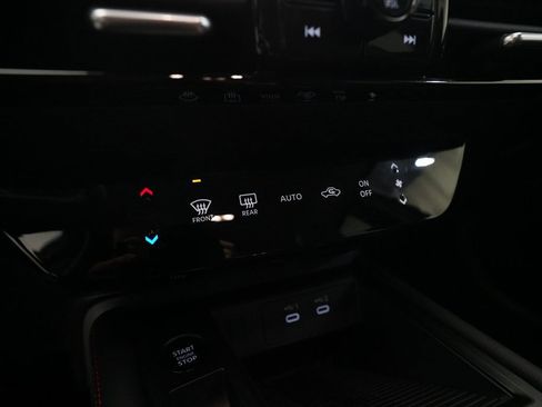 Certified 2025 Nissan Kicks SR image 20