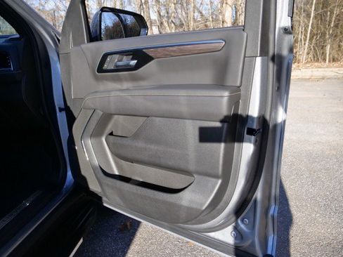 Used 2025 Chevrolet Suburban Premier image 51