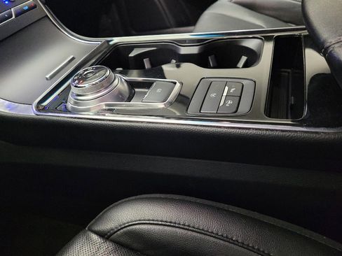 Used 2019 Ford Edge Titanium w/ Equipment Group 301A AWD/4WD image 26