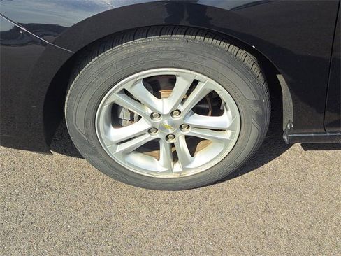 Used 2017 Chevrolet Cruze LT w/ Convenience Package image 17