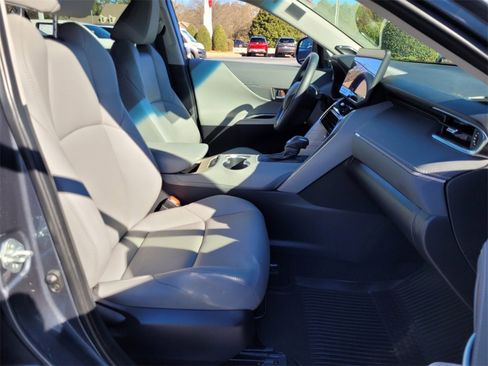 Certified 2024 Toyota Venza XLE image 13