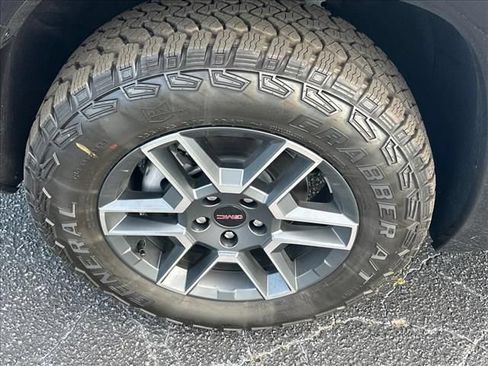 New 2026 GMC Terrain AT4 w/ Technology Package II AWD/4WD image 18