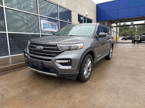 Used 2022 Ford Explorer XLT w/ Equipment Group 202A image 4