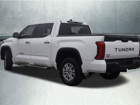 Used 2022 Toyota Tundra SR5 w/ SR5 Convenience Package AWD/4WD image 11