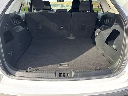 Used 2020 Ford Edge SE image 23