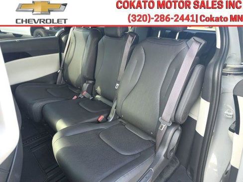 Used 2024 Kia Carnival EX FWD image 16