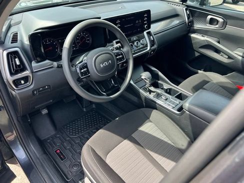 Certified 2023 Kia Sorento LX AWD/4WD image 17