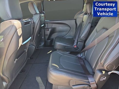 New 2026 Chrysler Pacifica Select image 31
