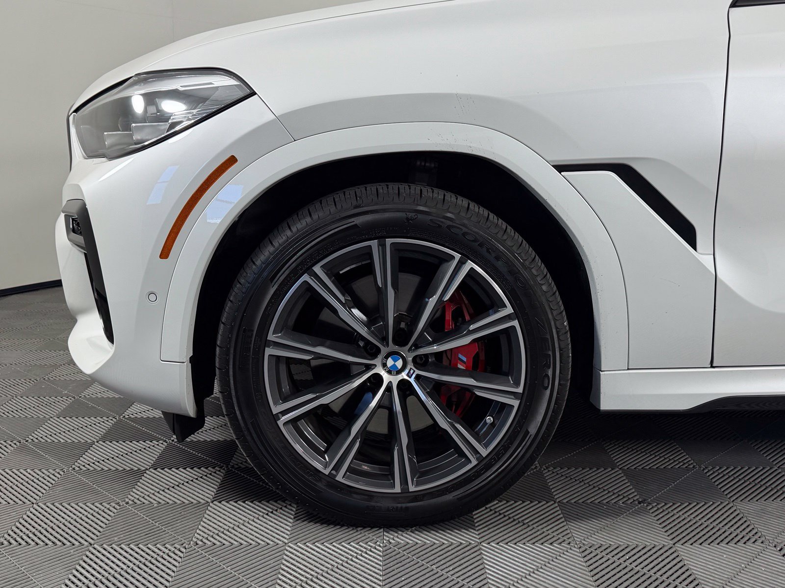 Used 2022 BMW X6 xDrive40i w/ M Sport Package AWD/4WD image 5