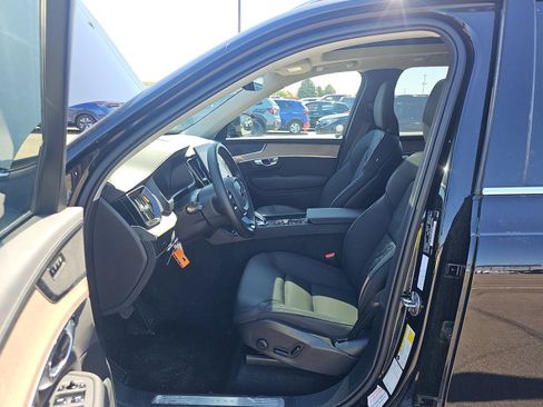 Used 2025 Volvo XC90 B6 Plus AWD/4WD image 10