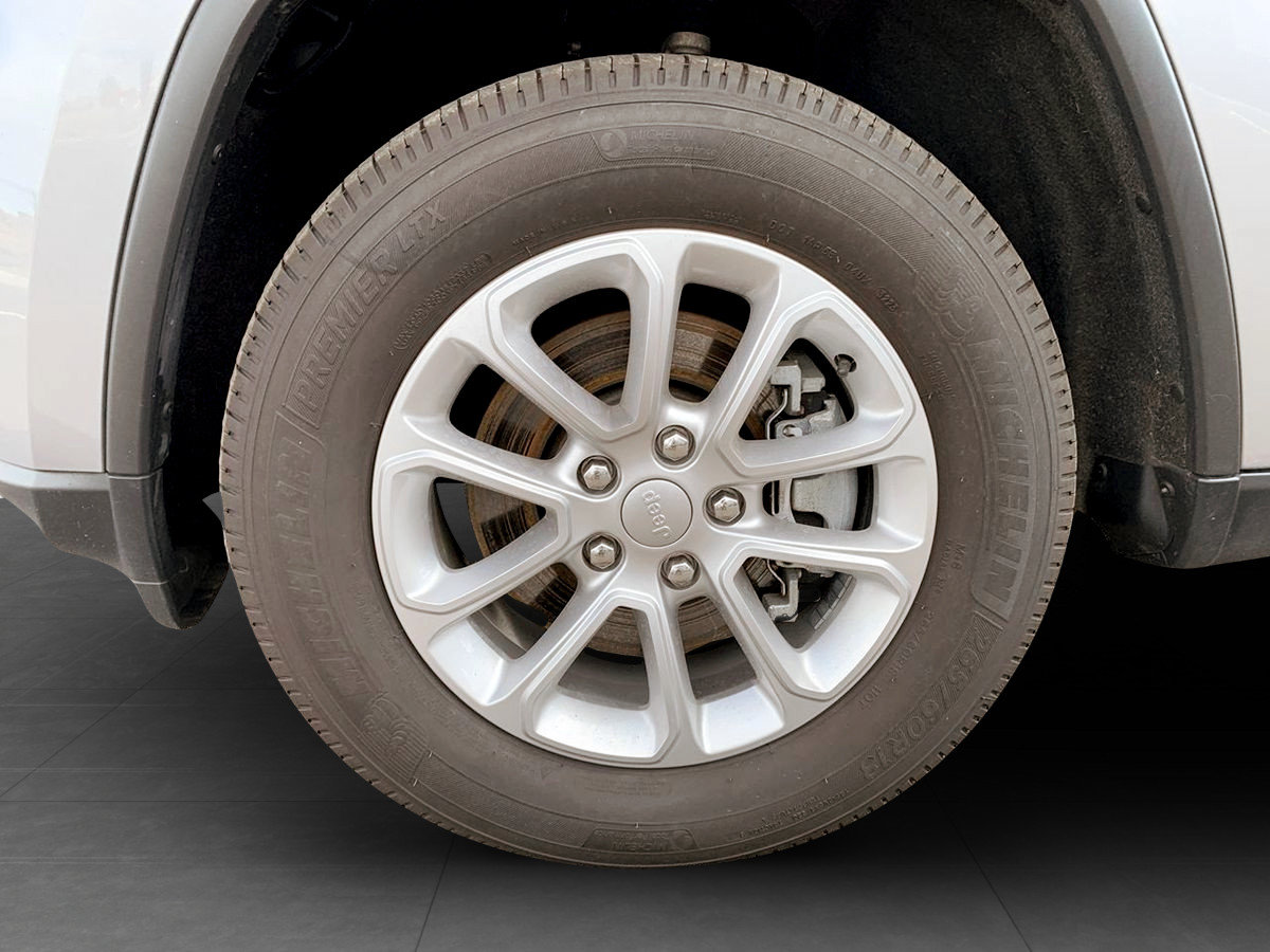 Used 2021 Jeep Grand Cherokee Laredo AWD/4WD image 11