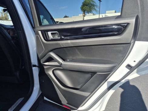 Used 2021 Porsche Cayenne AWD/4WD image 26