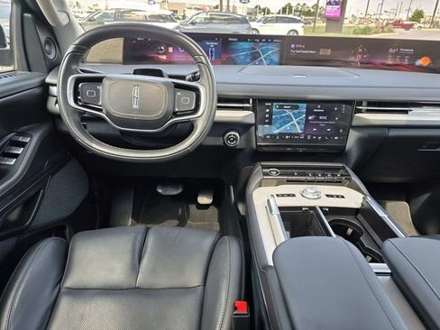 Certified 2025 Lincoln Navigator Reserve AWD/4WD image 7