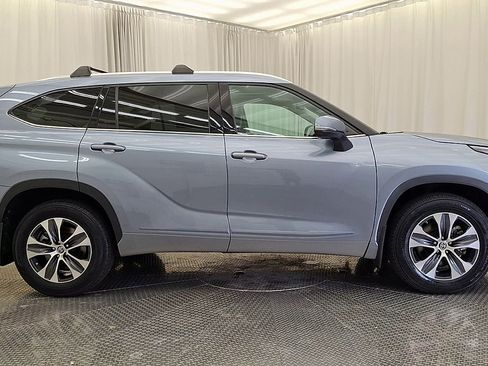 Certified 2020 Toyota Highlander XLE AWD/4WD image 7