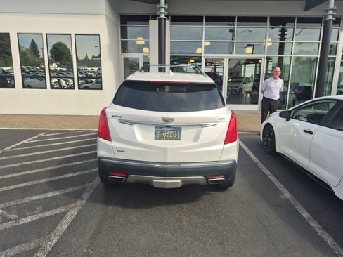 Used 2017 Cadillac XT5 Platinum w/ Driver Assist Package AWD/4WD image 10