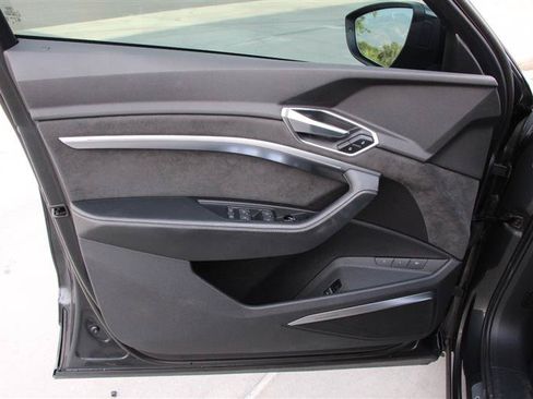 Used 2021 Audi e-tron Prestige AWD/4WD image 12