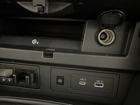 Used 2022 Nissan Armada Platinum w/ Captain's Chairs Package RWD image 65