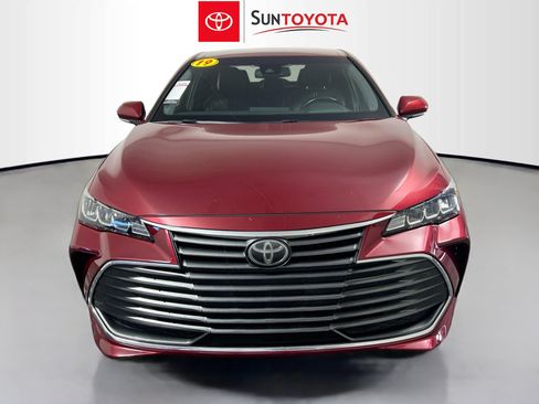 Used 2019 Toyota Avalon XLE image 10