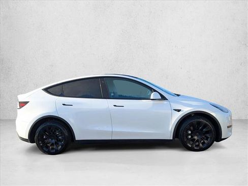 Used 2021 Tesla Model Y Long Range image 4