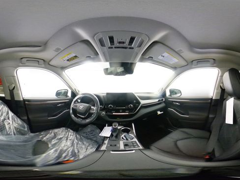 New 2026 Toyota Highlander Platinum image 33