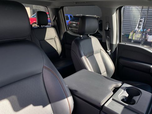 Certified 2025 Ford F350 Lariat w/ Camper Package image 15