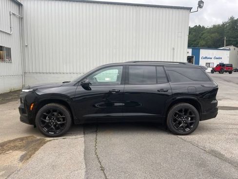 Used 2025 Chevrolet Traverse RS AWD/4WD image 8