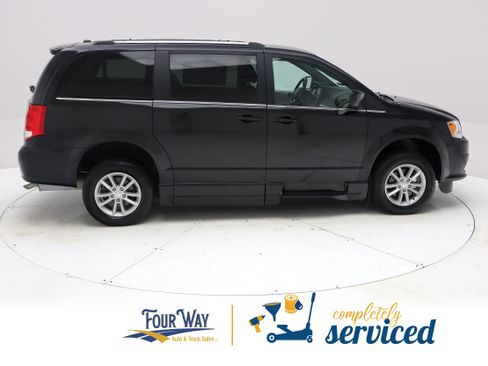 Used 2019 Dodge Grand Caravan SXT FWD image 4