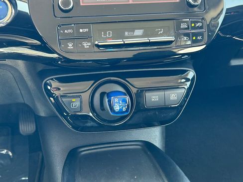 Used 2020 Toyota Prius LE FWD image 20