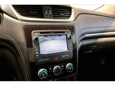 Used 2017 Chevrolet Traverse LT w/ Style and Technology Package FWD image 23