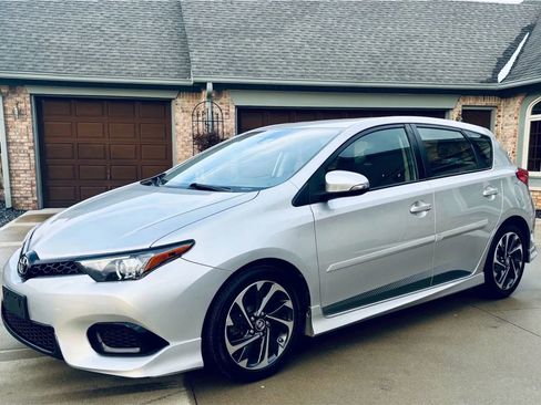 Used 2017 Toyota Corolla iM image 6