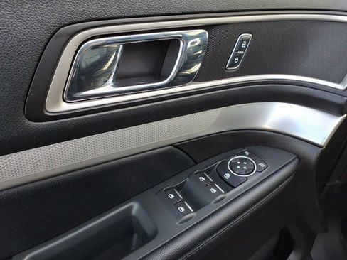 Used 2017 Ford Explorer XLT w/ Equipment Group 202A image 14